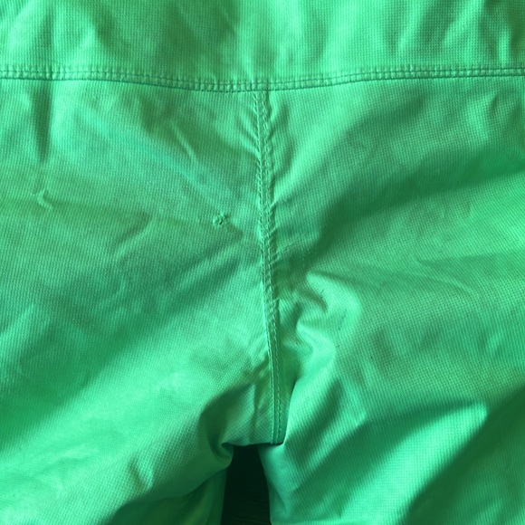 The North Face Kids' Freedom Waterproof Snowsuit in Chlorophyll Green Kids’ 6 - Picture 3 of 5